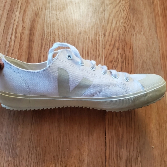Veja White Low Top Womand Canvas Sneakers, Size 10 - Picture 4 of 11